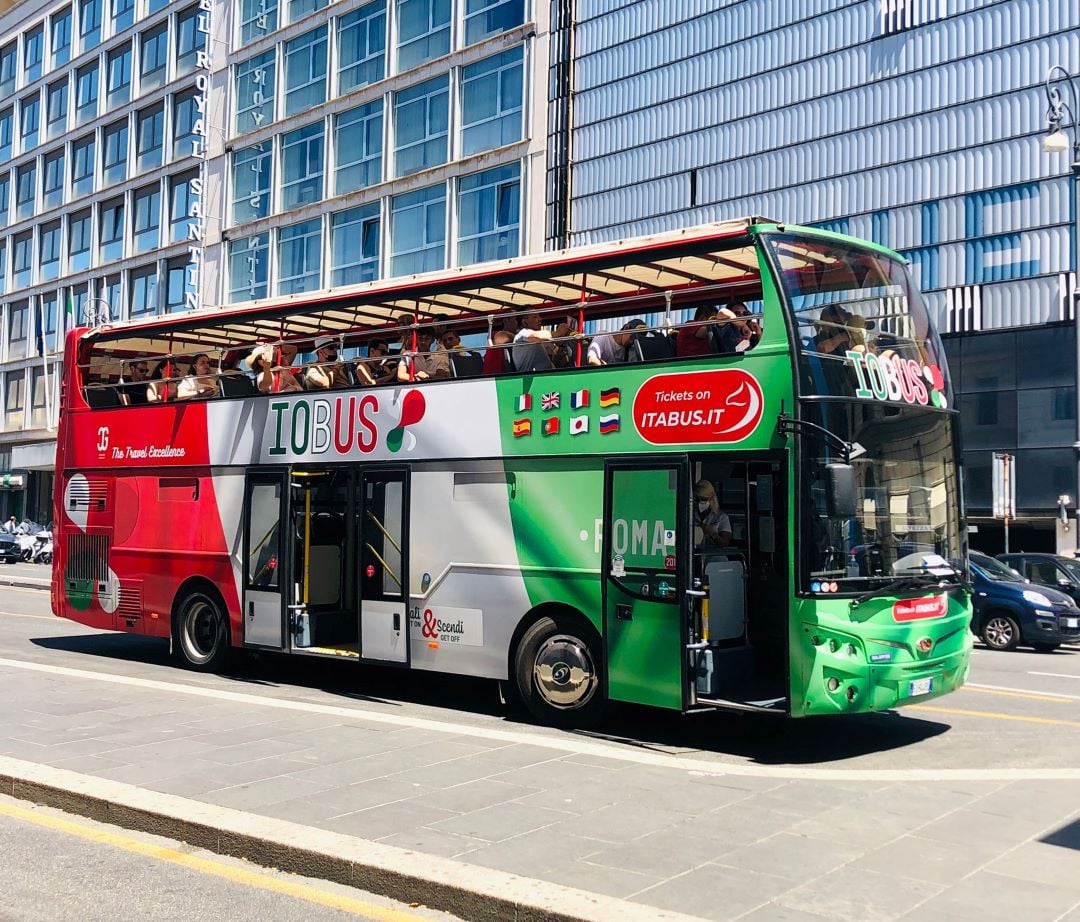 A photo showing a Rome hop-on hop-off bus tour.