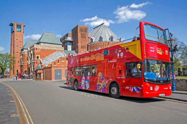 A photo of a Stratford upon Avon bus tour.