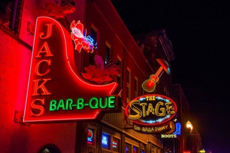 Neon signs for places to eat in Nashville.