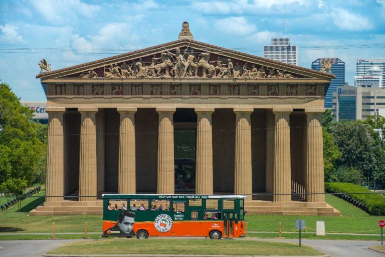 A Nashville tour passing by the Parthenon.