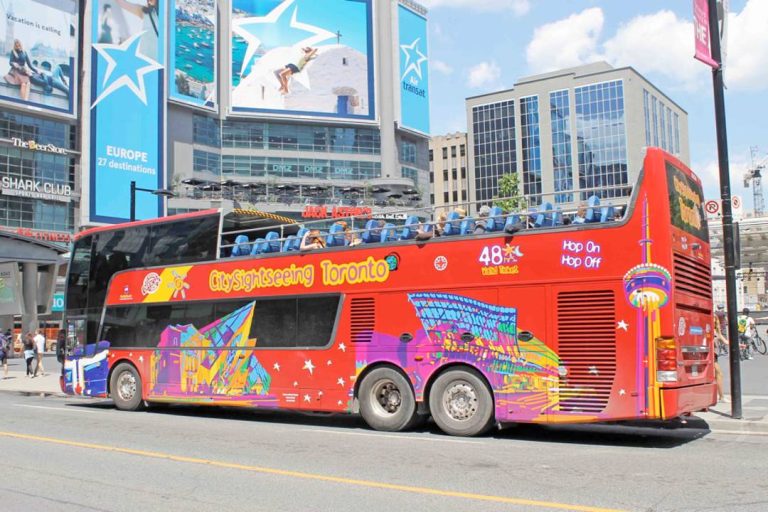 A photo of a Toronto hop-on hop-off bus tour.