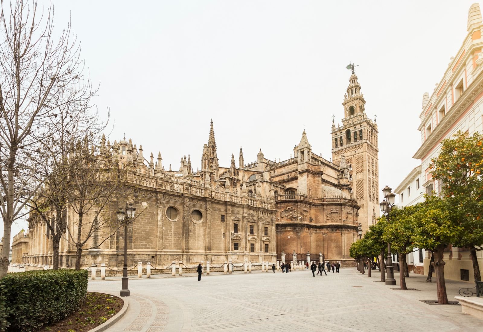 A photo of the exterior of the Seville cathedral.