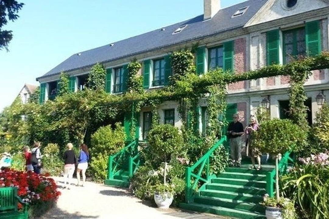 A photo showing Claude Monet's House and Gardens.