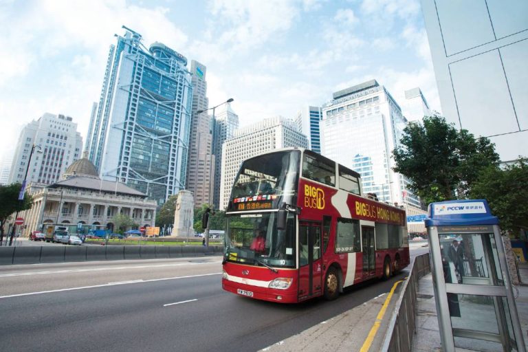 A photo showing a Hong Kong bus tour.